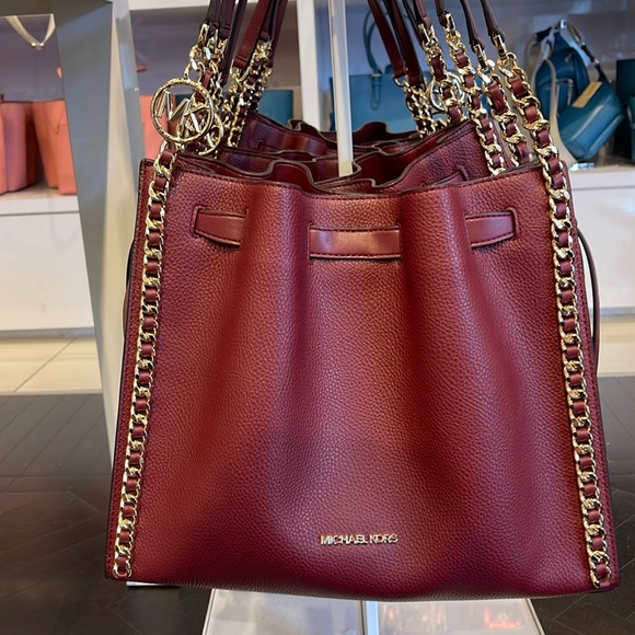 MICHAEL KORS
Mina Large Chain Shoulder Tote Bag
Dark Cherry 
NWT - Picture 4 of 16